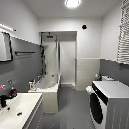Przytulny Apartament Przy Lesie Wrzeszcz アパート